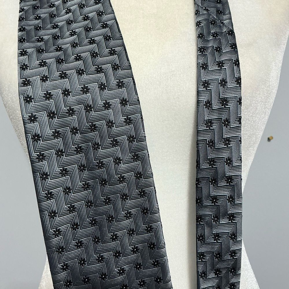 Mondo Di Marco grey and black silk tie with little flower accents